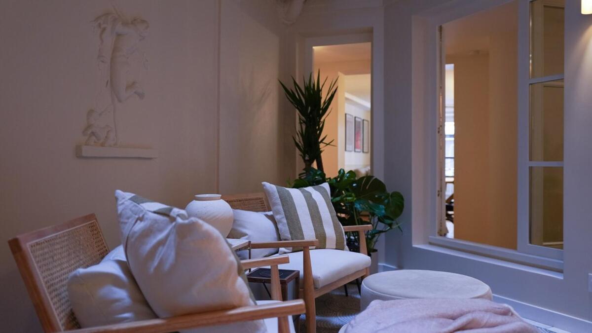 Vendome Parisian Elegance With A Patio Parijs
